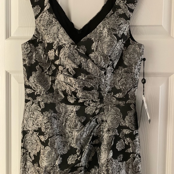 Adrianna Papell Dresses & Skirts - Adrianna Papell Dress